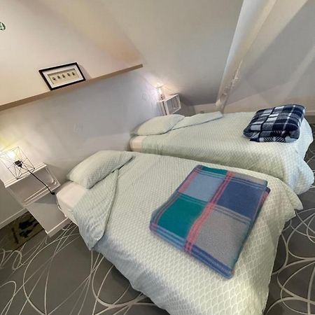 Duplex Apartment Beaumont-sur-Sarthe ภายนอก รูปภาพ